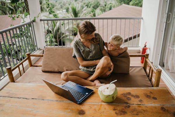 Le Télétravail : Une Nouvelle Ère pour les Voyages de Long Terme
